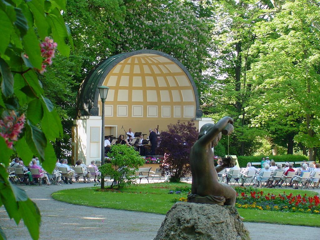 Parkhotel Zur Klause Bad Hall Extérieur photo