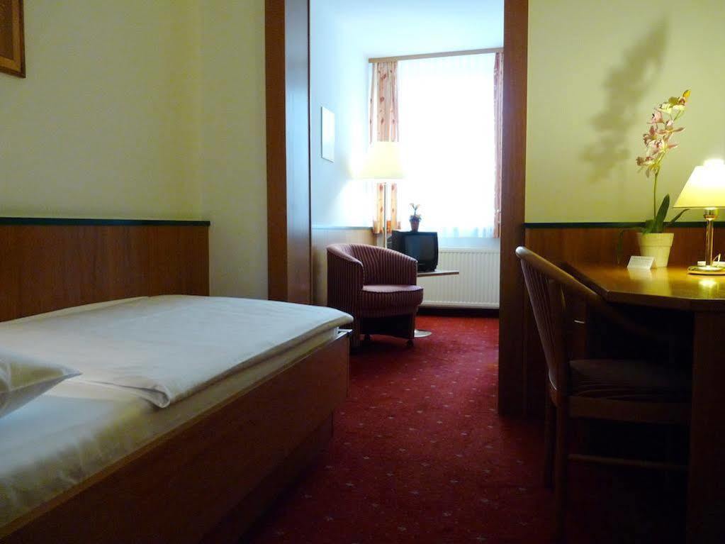 Parkhotel Zur Klause Bad Hall Extérieur photo